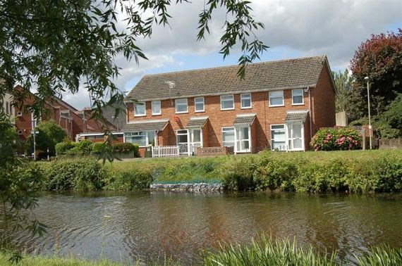 2 bedroom Terraced t...